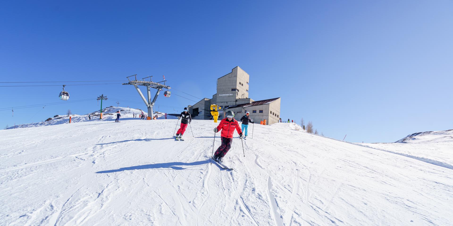 Skifahren_Ski vor 9_Franz Klammer_Bad Kleinkirchheim_Winter ©Mathias Prägant_MBN Tourismus(7) Menschen beim Skifahren in den Bergen während des Winterurlaubs in Kärnten
